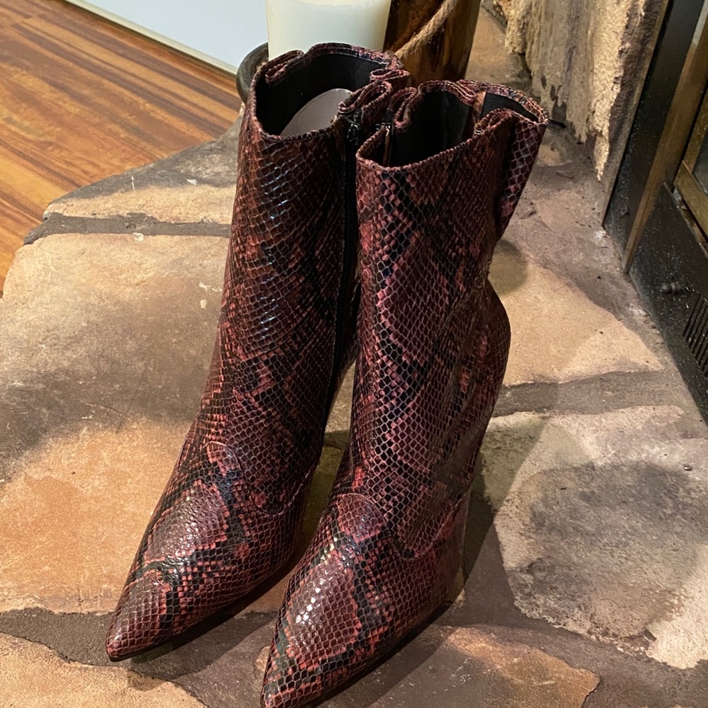 Jeffrey Campbell Elegant Snakeskin Ankle Boots - Red 8.5 EUC